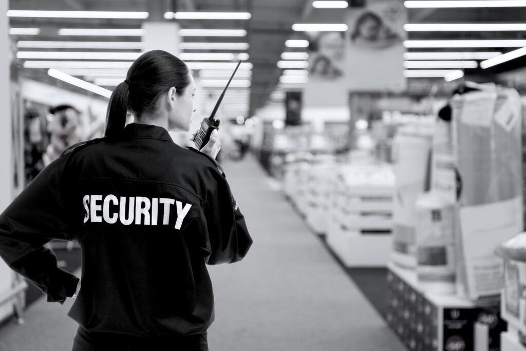 5 responsibilities of a mall security guard - Canadian Academy of Guard ...