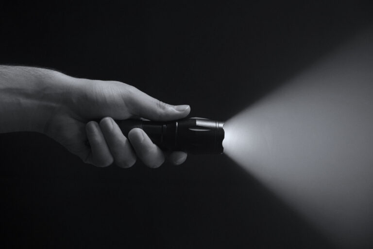 8 essential pieces of security guard equipment - Canadian Academy of ...
